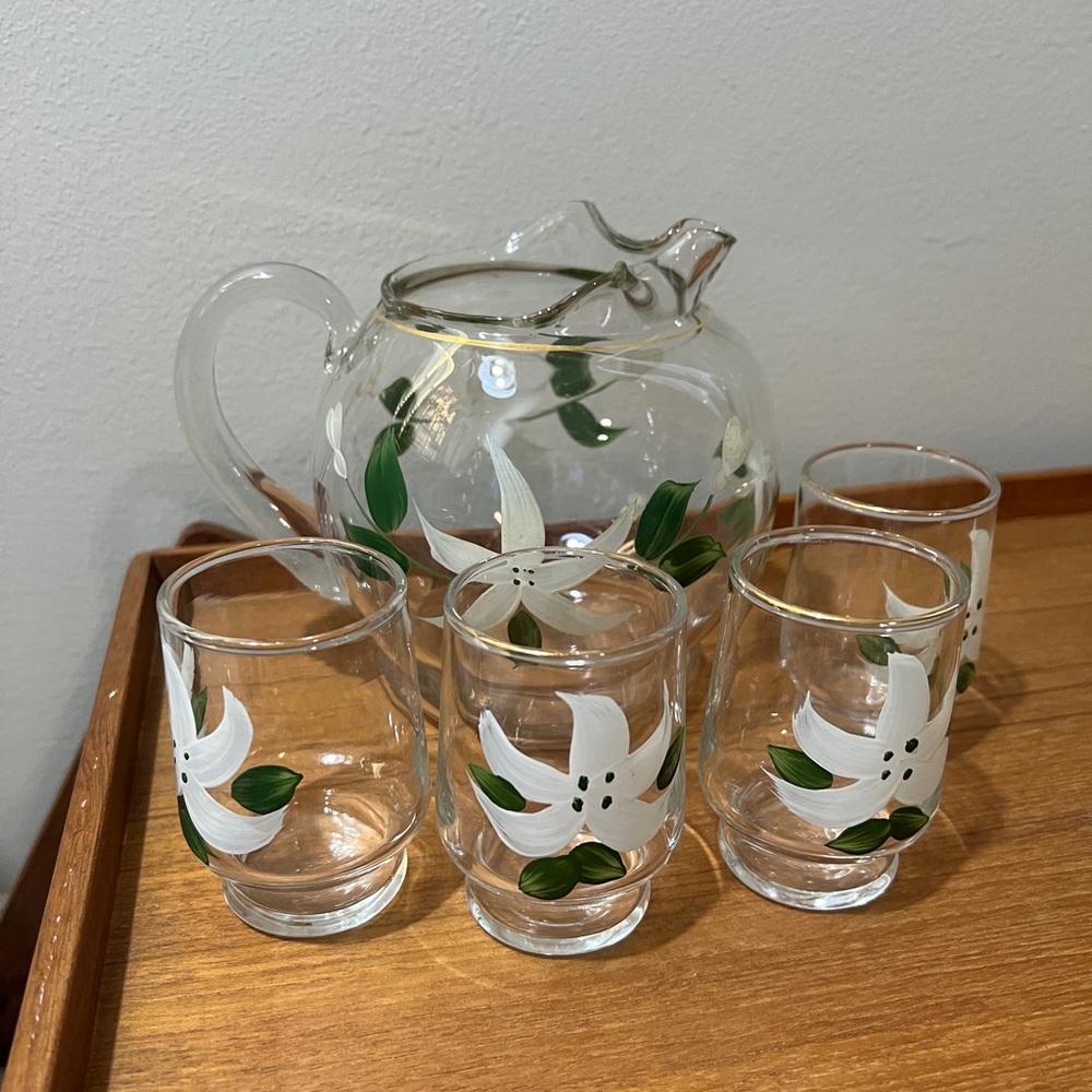 Vintage Dunbar Hand Painted White Lilly Small Pitcher and 4 small glasses